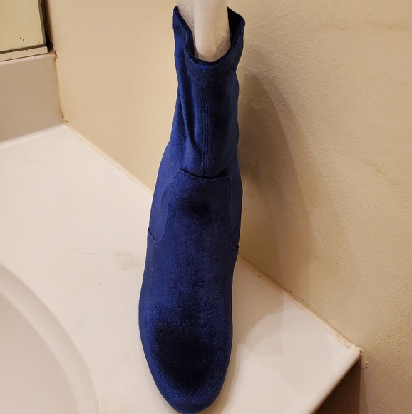 Velvet boot - Picture 2 of 3